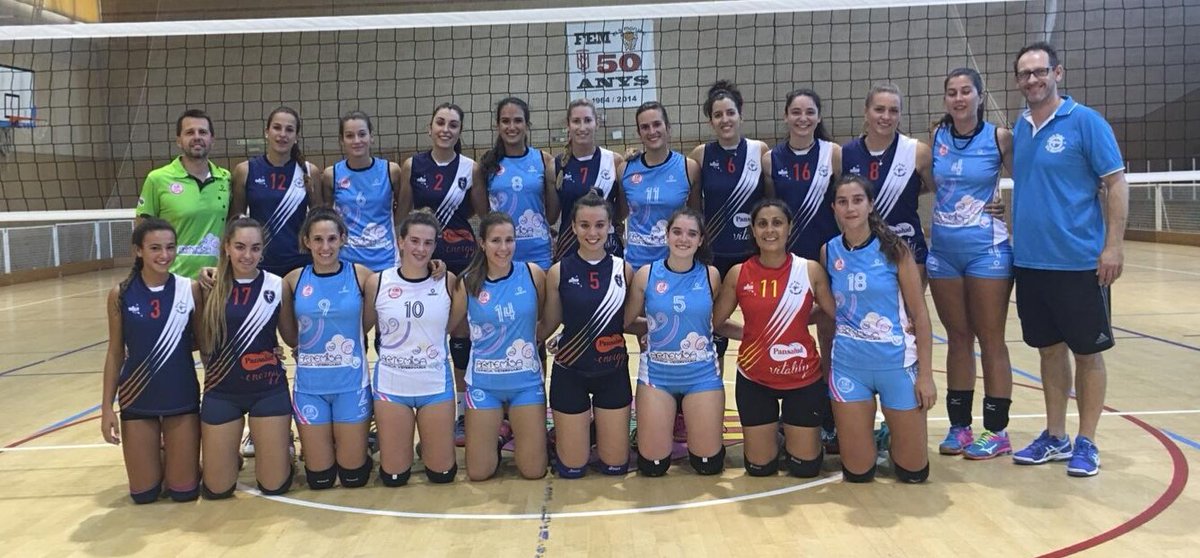 ClubVoleibolZGZ's tweet photo. El @ClubVoleibolZGZ femenino cae derrotado 3-0 frente al @voleimonjos en su debut en Primera División Nacional. Nervios e imprecisiones en un partido histórico para el club. (25-13/25-17/25-12) #SomosCVZ https://t.co/UDSnxqbo49