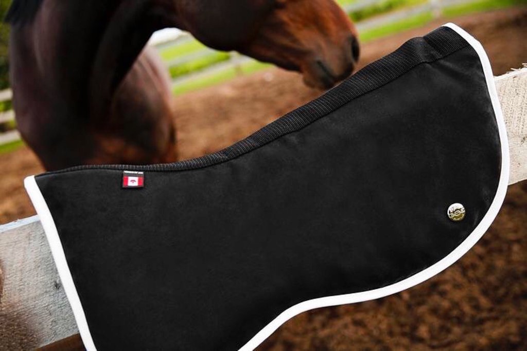 Up close with the Ogilvy Gummy Pad. These babies are made for custom and well fitted saddles and add that extra cushion Ogilvy is famous for. @castlefinequestrian just got a huge shipment in! Get in touch with them today to get yours!