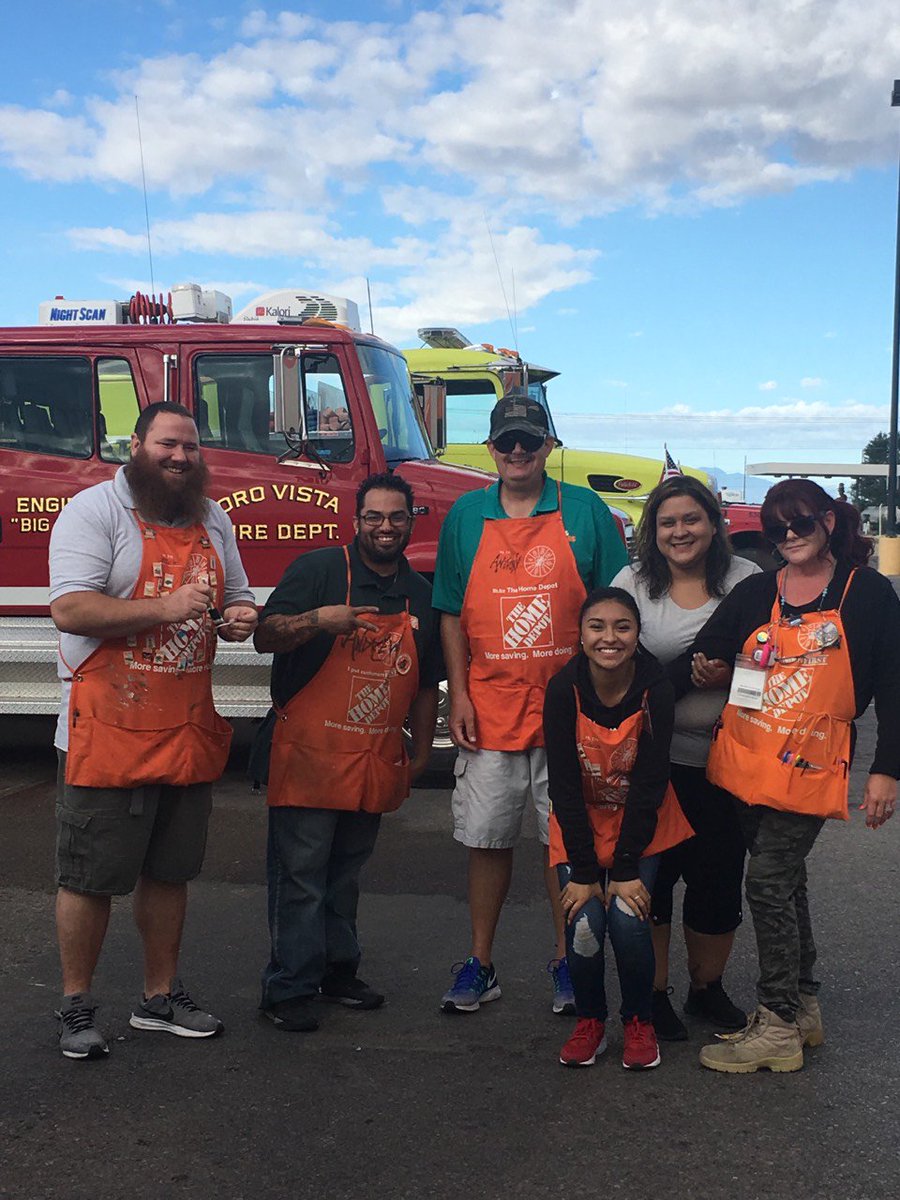 infocus3516's tweet photo. These awesome associates helped put our safety together! Great job team! @sweetfuentes01 @213nevergiveup https://t.co/mFo2eQx17Z