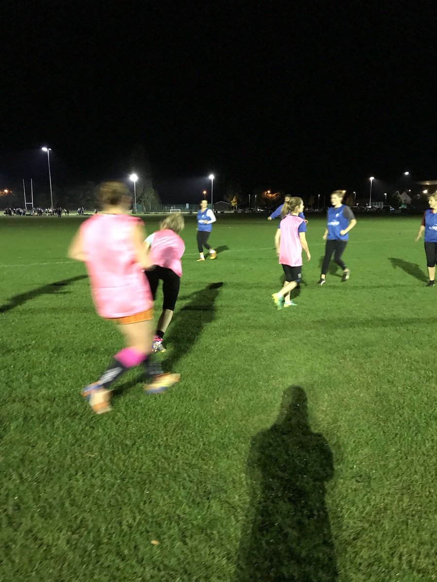 farnham_o2's tweet photo. Ladies night on Wednesday was a great success. We focused on attacking technics for when we play in our Ladies Midweek League. Come along to our next ladies session! 🏉 @o2touch #farnhamtouch #o2touch https://t.co/7tcbEP3gEG
