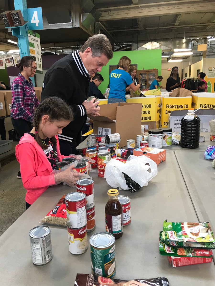 TorontosMayor's tweet image. As we gather to celebrate Thanksgiving, it is so important to think of those who are less fortunate and who need our help. That's why I'm at the @DailyBreadTO today to lend a hand sorting food &amp;amp; to bring attention to the ongoing Thanksgiving Food Drive. #WeAreDailyBread