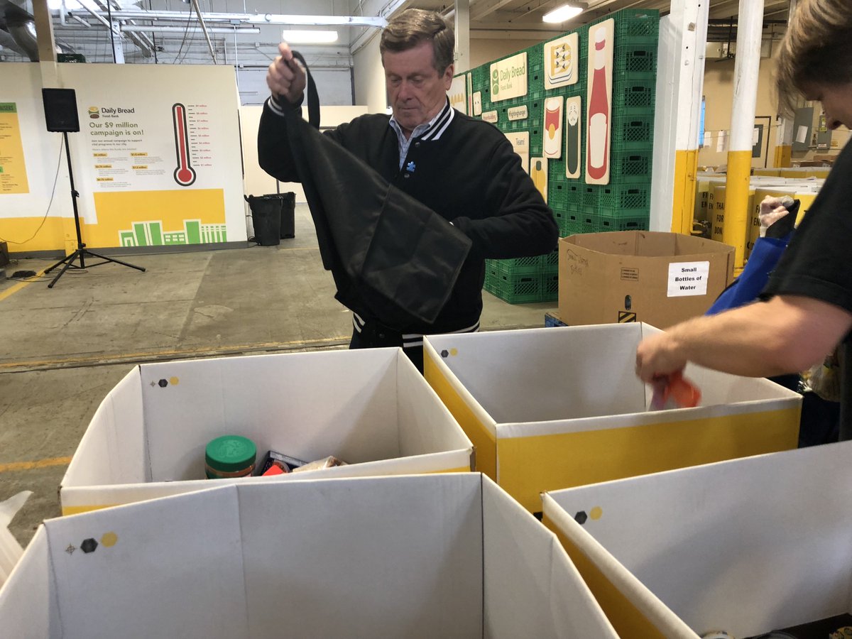TorontosMayor's tweet image. As we gather to celebrate Thanksgiving, it is so important to think of those who are less fortunate and who need our help. That's why I'm at the @DailyBreadTO today to lend a hand sorting food &amp;amp; to bring attention to the ongoing Thanksgiving Food Drive. #WeAreDailyBread