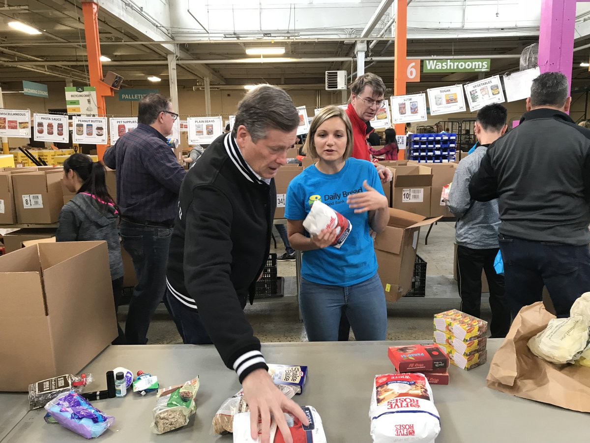 TorontosMayor's tweet image. As we gather to celebrate Thanksgiving, it is so important to think of those who are less fortunate and who need our help. That's why I'm at the @DailyBreadTO today to lend a hand sorting food &amp;amp; to bring attention to the ongoing Thanksgiving Food Drive. #WeAreDailyBread