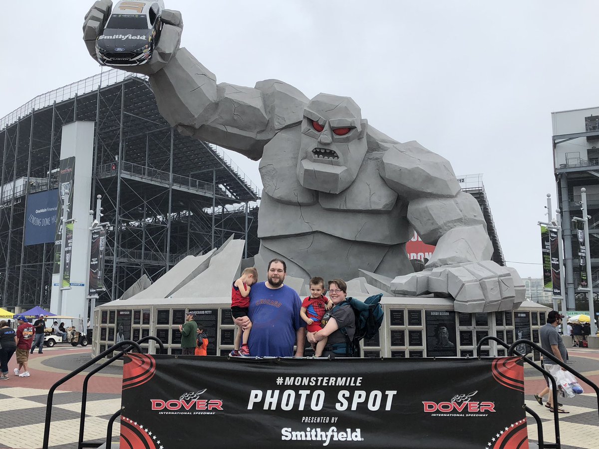 ErWenda's tweet photo. We made it! @MonsterMile @Verlatti #BucketListTrack #1stTimeHere https://t.co/UbVnJOhgWy