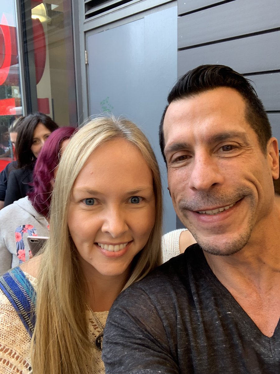 kristyhart24's tweet photo. Thank you @dannywood for coming out and taking pictures with us! Always good to see you!! #dannywood #nkotb #apollo #hangintough30 #popupshop #nyc #bhtakeover #fangirllife #fangirladventures #thankful #yearof41 https://t.co/jOizL6Ylve