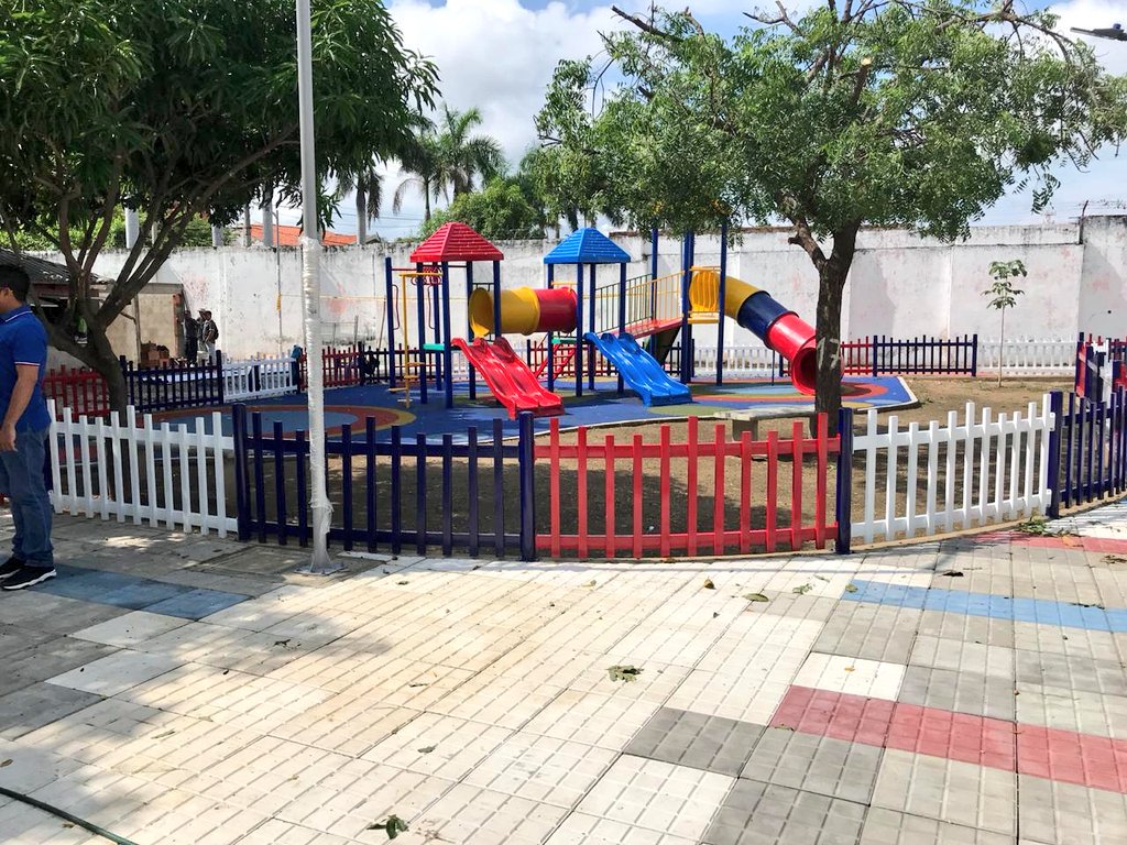 TutoUhiaAlcalde's tweet photo. Desde muy temprano hicimos inspección a la ejecución del #ParqueLaNatividad. En compañía de los magistrados Aroldo Quiroz y María L. Mindiola observamos esta obra de calidad construida en tiempo récord, que beneficiará a familias del #Novalito y miembros de la iglesia del sector. https://t.co/Rb3kED2u7b