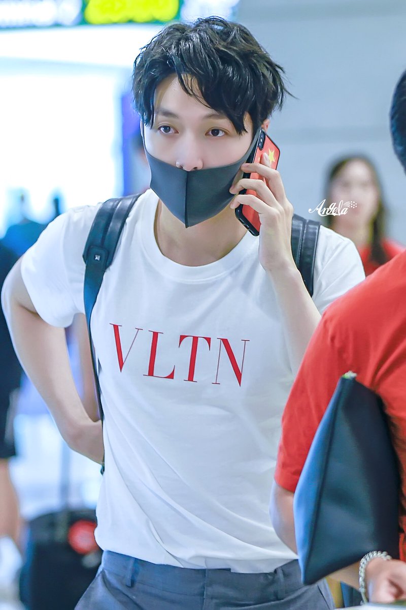 Angelay1007_'s tweet photo. @LAY_zhang_ Happy Birthday!!🎂🎉
요즘 공부 하고있어서 너무너무 바빠요ㅠㅠㅠㅠ정말 오랜만이에요😭보고싶어요ㅠㅠ
#HappyLayDay #HappyYixingDay
#LayGiveMeAChance #LayNAMANANA https://t.co/GlqNERqGzk