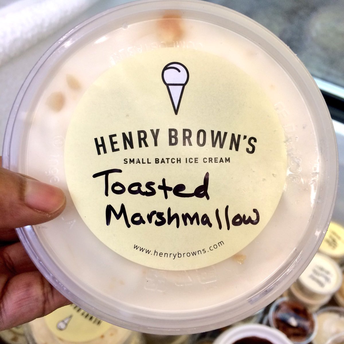 smallbatchice's tweet image. So good with pie 🥧 especially pumpkin pie, so I made a bunch for you... open until 6pm today.  #henrybrowns #hamontfood #hamont #hamonticecream #fromscratch #mycustomersrock #greenuphenrybrowns #blitzimitzi #WhatsNotToLove @hamontmarket @whynterllc #toastedmarshmallowicecream