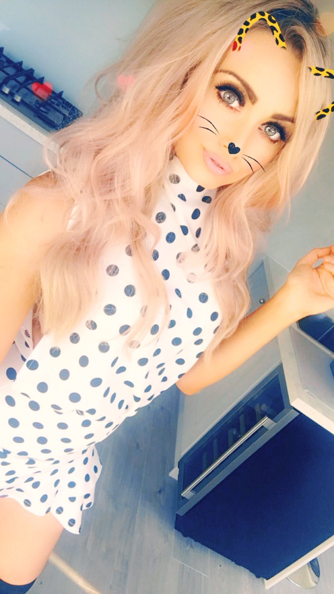 lauraellisonm's tweet photo. Born to partaaaayyyy🐆✌🏼🥂 https://t.co/Vtv1X7yUzS