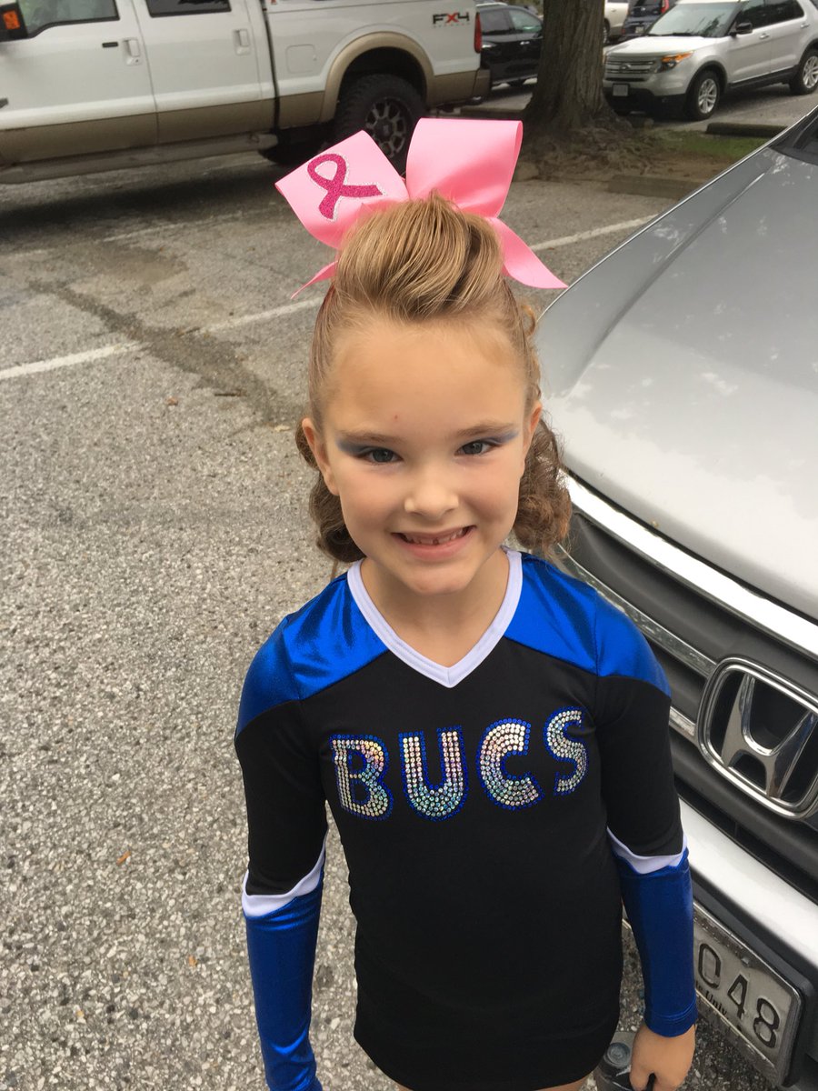 Franc20K's tweet photo. Lexi and the Bucs Gems are looking good today at the Cheer Comp #sixflagsfall https://t.co/fQKoSkvKXq