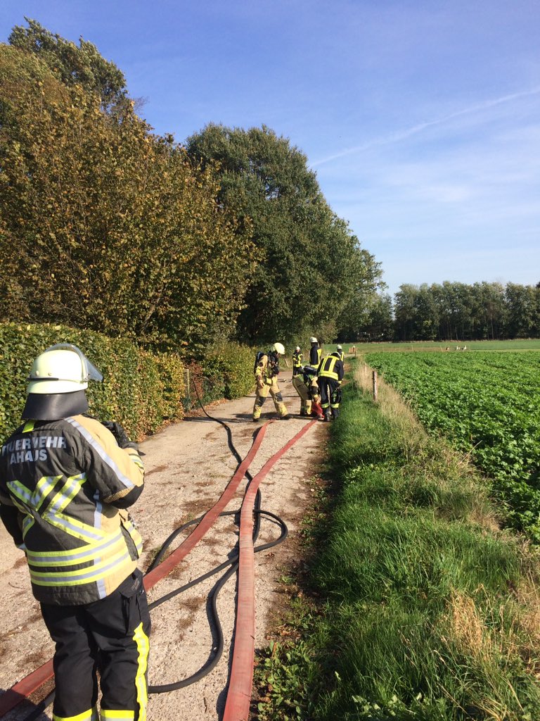 nelis_n's tweet photo. Vanmiddag oefening in Alstätte Duitsland. #Vollbrand #Löschzug #Alstatte #Wessum #Ottenstein @BrandweerHKB https://t.co/4zbQ3kNgR2