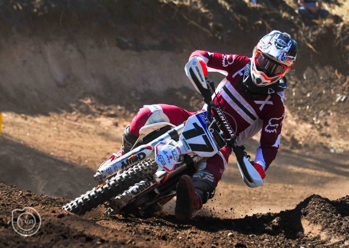 FuelUniverseTV's tweet photo. El representante argentino en la categoría MXGP, Juan Pablo Luzzardi en la primera tanda de entrenamiento en un embarrado circuito de RedBud || https://t.co/XEAc0Mrr7N ||
#MXoN #MotocrossdelasNaciones #Luzzardi #MXGP #HondaArgentina #RedBudMX https://t.co/p81XdwZShR