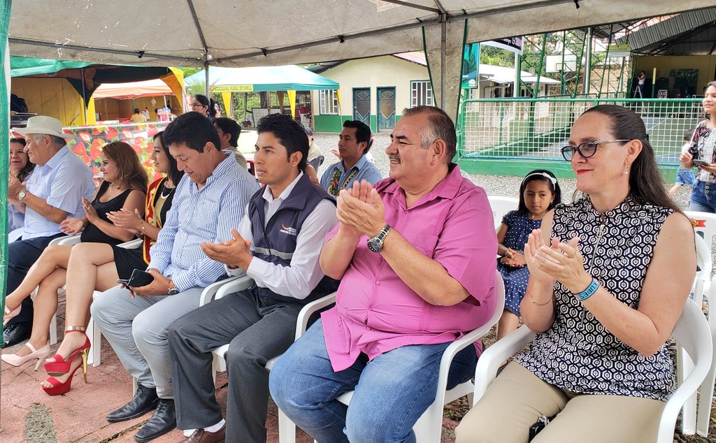 Antonio_Kubes's tweet photo. Loor a Teniente Hugo Ortíz en su Quincuagésimo Aniversario de parroquialización!
Seguiremos #ConstruyendoDesarrollo en pro de todas las parroquias de nuestra provincia #Pastaza 
@GadPastaza https://t.co/Ydj9bKllCD