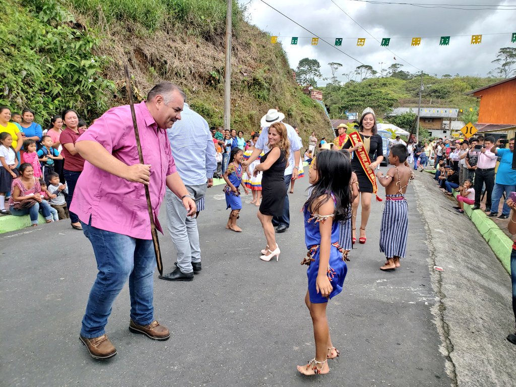 Antonio_Kubes's tweet photo. Loor a Teniente Hugo Ortíz en su Quincuagésimo Aniversario de parroquialización!
Seguiremos #ConstruyendoDesarrollo en pro de todas las parroquias de nuestra provincia #Pastaza 
@GadPastaza https://t.co/Ydj9bKllCD