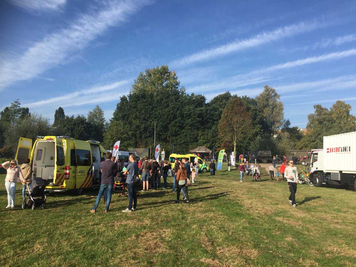 WolfAnthon's tweet photo. Geslaagde #112 dag @112Beurs @BrwVaassen @VNOGregio Veel belangstelling voor alles rondom #ambulancezorg #top @WitteKruisNL #dmvda https://t.co/vYiOQG1fmT