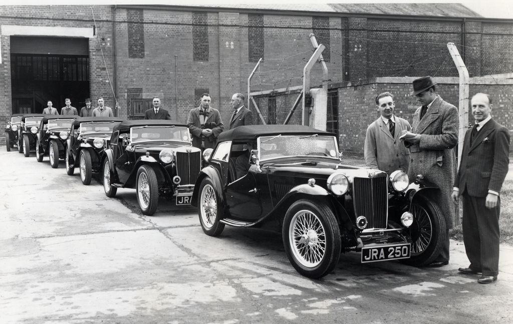 MGCarClub's tweet image. This #SportscarSaturday is the MG T Type. The first in the T series was the TA, launched in 1936 with a 1,292cc pushrod engine and was the first MG fitted with an engine over 1 litre. 
The Police were also fans of the T-Type, as the archive shot below shows! 
#MG #TType #MGTA