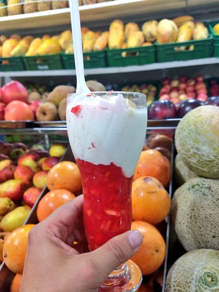 Yo sigo aquí #ReinventandoLaVida. Hoy en Socorro tomando un delicioso  combinado, mezcla de frutas, jugo de guanábana, leche condensada, crema de  leche... CC @RicardoGalanO