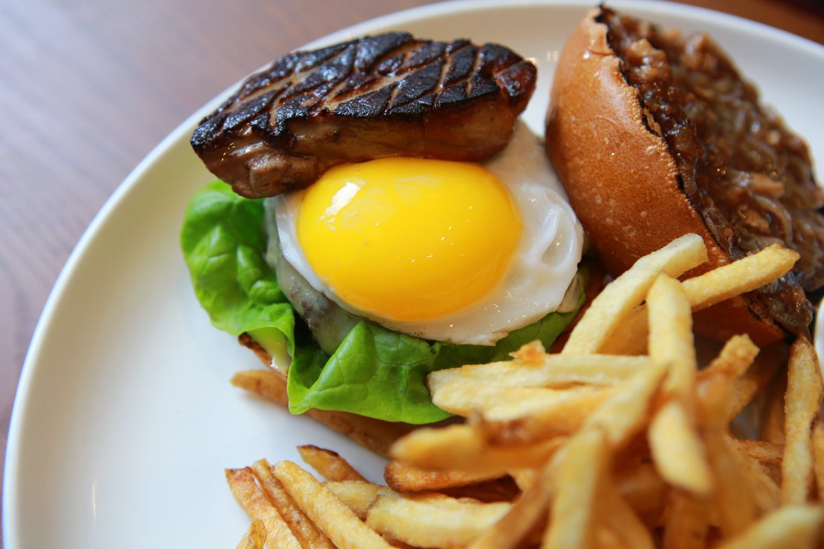 chefinthehat's tweet photo. Not all burgers are made the same. Just saying...
๐๐ณ๐
Photo by: Andrea Coan
#Loulay #ChefintheHat #putaneggonit #foiegras https://t.co/XxDnZqaTRN