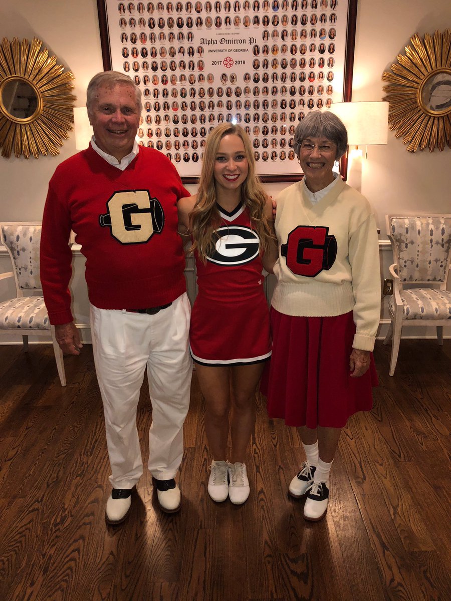 Alpha Omicron Pi tweet media