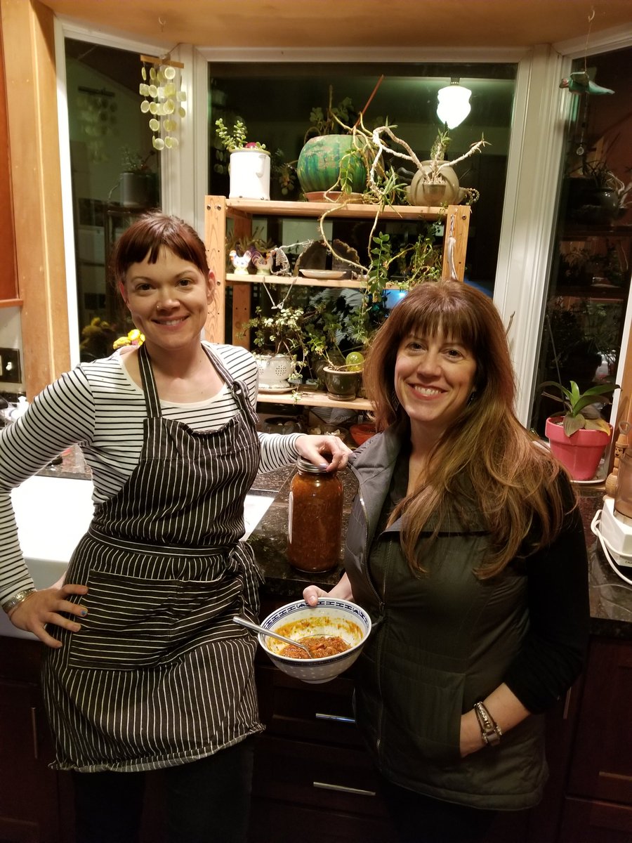 MartisMusicKit's tweet photo. Such a great evening cooking with @djziarescue. #ZiaMcCabe She even gave me a preview of the song She Wrote from the upcoming @TheDandyWarhols CD. Check out the Episode in November on @oregonmusicnews #MartiMendenhall #MartisMusicKit #podcast https://t.co/eutG2wWu7A