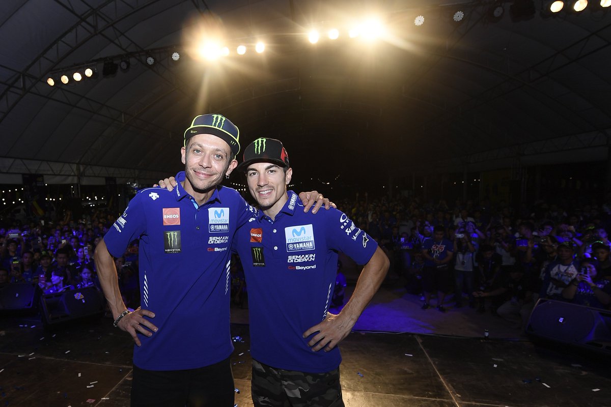 YamahaMotoGP's tweet photo. .@ValeYellow46 and @maverickmack25 had a good time today, launching the all new MT-15 together in Thailand.
#Yamaha | #RevsYourHeart | #MovistarYamaha | #MotoGP | #ThaiGP | #MT15 | #BornOfDarkness https://t.co/5fehrlT8Pm