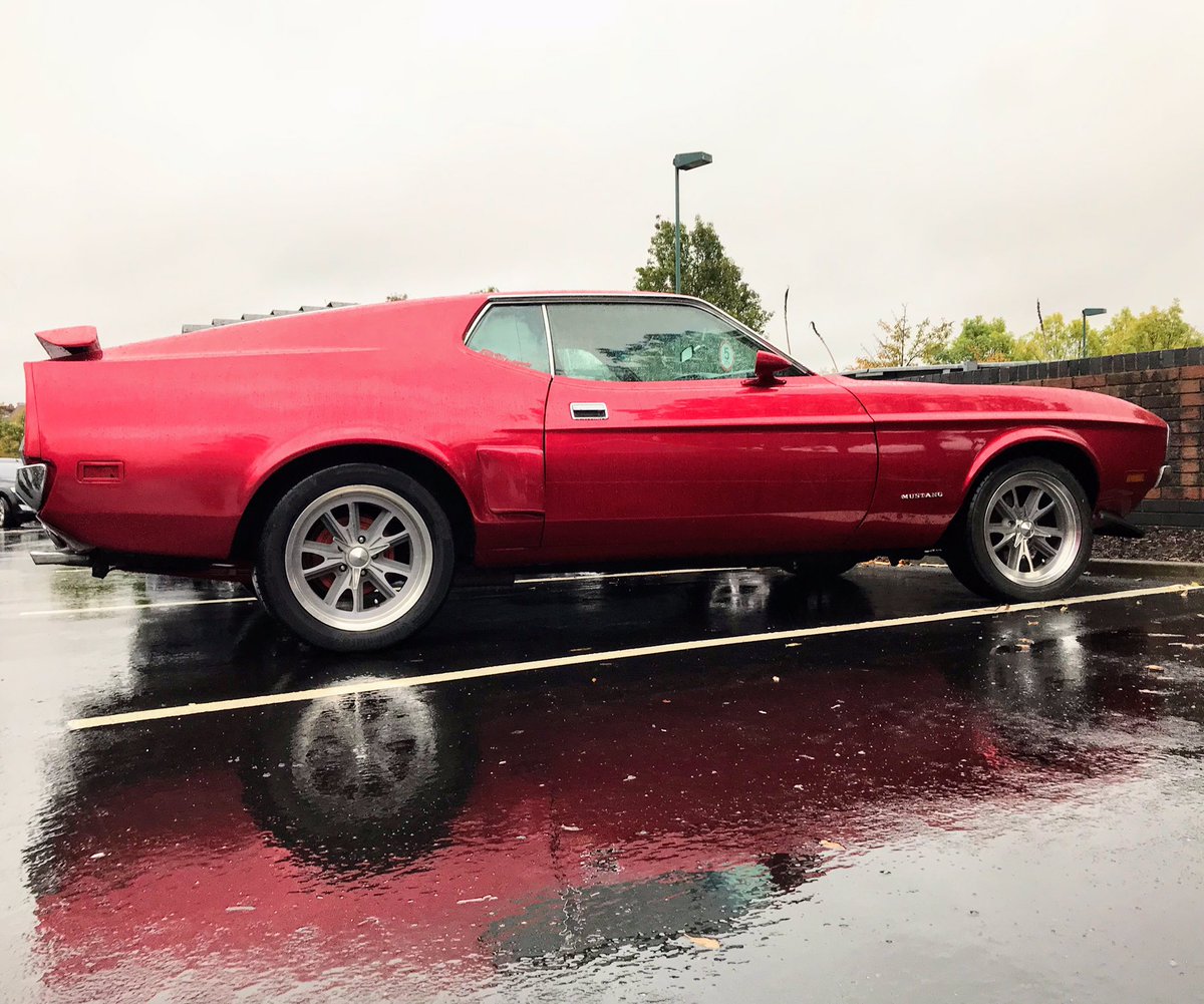 SirDivers's tweet photo. Fantastic spot at the supermarket. A 1972 #Ford #Mustang Mach 1 with the (probably) 351 Cleveland, candy apple red paint, and vintage #Halibrand style wheels. https://t.co/4IokkMUjVl