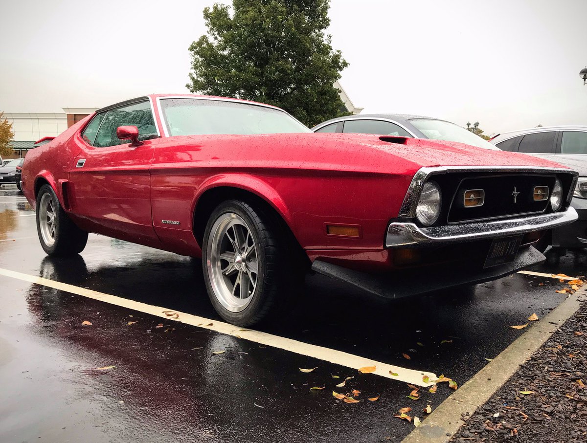 SirDivers's tweet photo. Fantastic spot at the supermarket. A 1972 #Ford #Mustang Mach 1 with the (probably) 351 Cleveland, candy apple red paint, and vintage #Halibrand style wheels. https://t.co/4IokkMUjVl