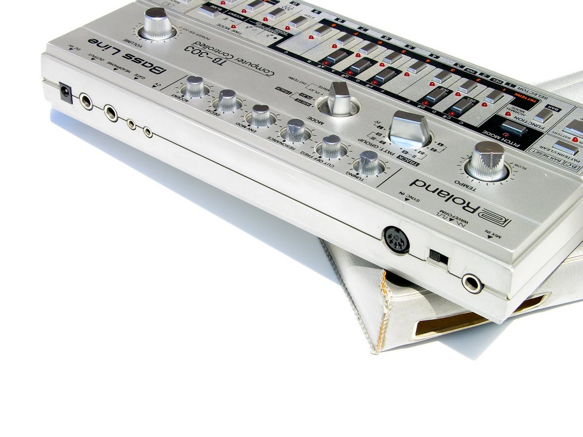 KotenNoc's tweet photo. I'm not big on memes, but has someone out there done a TB-303 version of Bongo Cat yet?

And if no one has done a TB-303 version, why the hell haven't they? https://t.co/LI0K84M1Bv