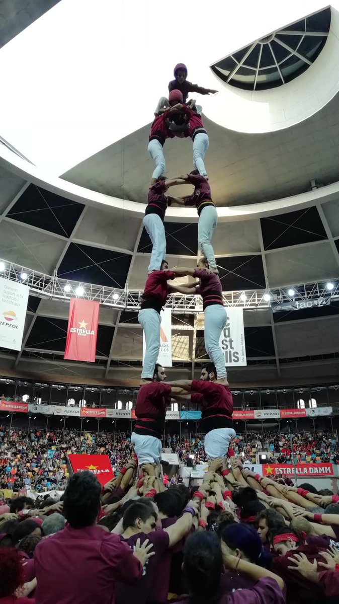 jovedesitges's tweet photo. En segona ronda descarreguem la td7! La tercera de l'any #castellers #ConcursTgn18 #viudecolorvi #25AnysColorVi #SensacióConcurs https://t.co/PO7TvTGXDw