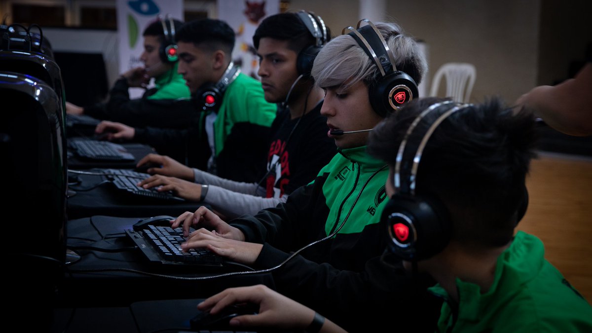 devaesportsarg's tweet photo. #RT | 🕹 Acá te compartimos algunas fotos de las finales regionales disputadas en Mar del Plata en el marco de los Juegos Bonaerenses 2018 🕹
.
.
#JuntosSomoseSports #eSports #DeportesElectronicos #JuegosBonaerenses2018 #EsportsEnLosBona #DevaeSports https://t.co/FARtV6iZYN