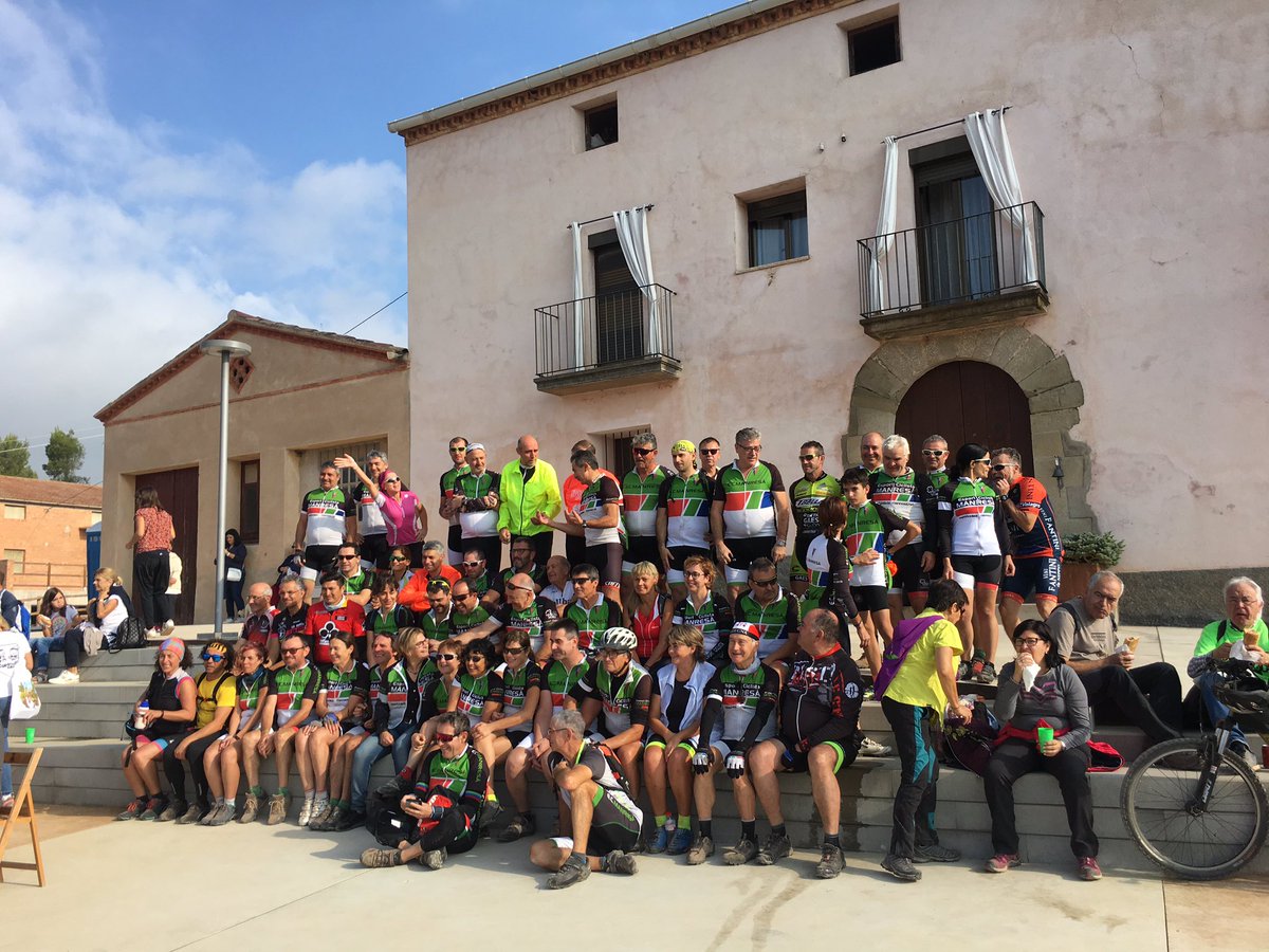 Joan_Barbe's tweet image. Hem viscut una gran festa de la Verema a #Urpina @Ampans . Gràcies a tots els voluntaris, actuants i participants! Marxem amb el bon gust dels  formatges @Muntanyolampans , els vns d’Urpina i el caliu de la inclusió feta celebració