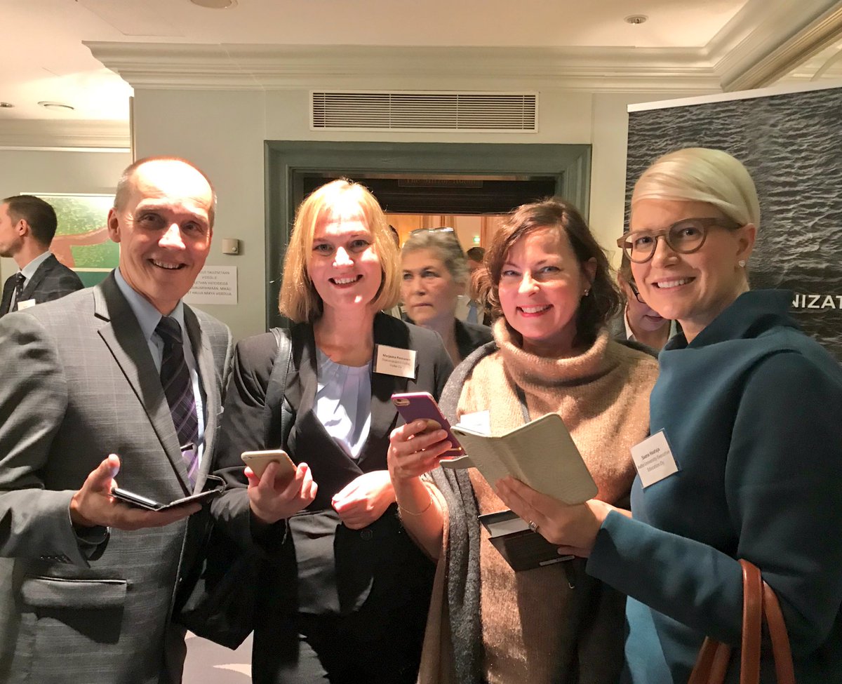 ullabroms's tweet photo. Yhteiset oivallukset! Hauskaa virtuaaliverkoston digioppimista uusien tuttavuuksien kesken onnistuneessa ja ajankohtaisessa ”Miten johtaa” #RekrytoiViisaasti @ProSourceOy tapaamisessa. #johtaminen @markkukaijala @marjaanapennan1 @TolvanenRiitta @saana_h 
#prosource2018 https://t.co/j6kzq0T9yG