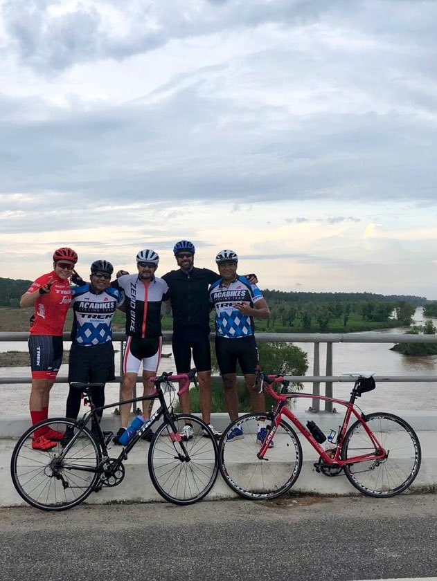 checogodinez's tweet photo. En la vida te puedes caer, lo que no está permitido es no levantarse.
#52km #ACABIKES
#CicloViaCostera https://t.co/QeDARisIgp