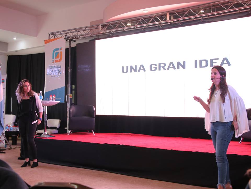 MyrnaOsorio's tweet photo. Estuvimos en #Emprender2018 donde los jóvenes narraron sus experiencias y recorrimos la 7° Edición de la Expo Cerdo y Granja disfrutando de la exposición y ventas, stand de chacinados. #Evinsur2018 https://t.co/HrDYnlXT5l