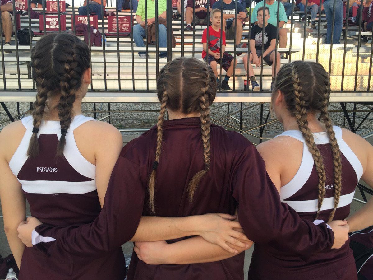 straffordcheer's tweet photo. #braidgang at the game last night VS Skyline! Delicious meal at Mr.Ed’s before hand, such a cute place 🤩🍔🍦@straffordhs @fields_doug https://t.co/YKF9KHujhp