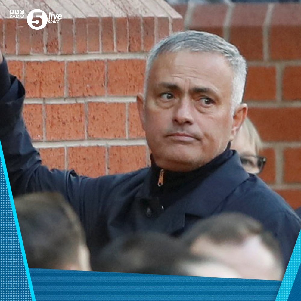 5liveSport's tweet photo. 📸 Mourinho at kick-off. 😃

📸 Mourinho after 20 minutes. 😱

⚽📱https://t.co/ZC2mJdXIK6
#MUNNEW https://t.co/7HbtEpJXVO