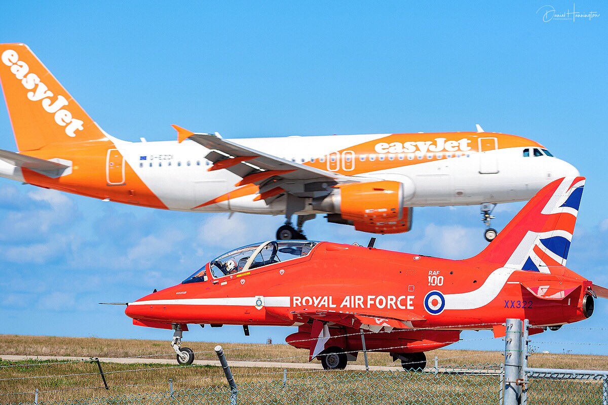 Easyjet and The Reds #avgeek @easyJet #aviation #jerseyairshow #theredarrows