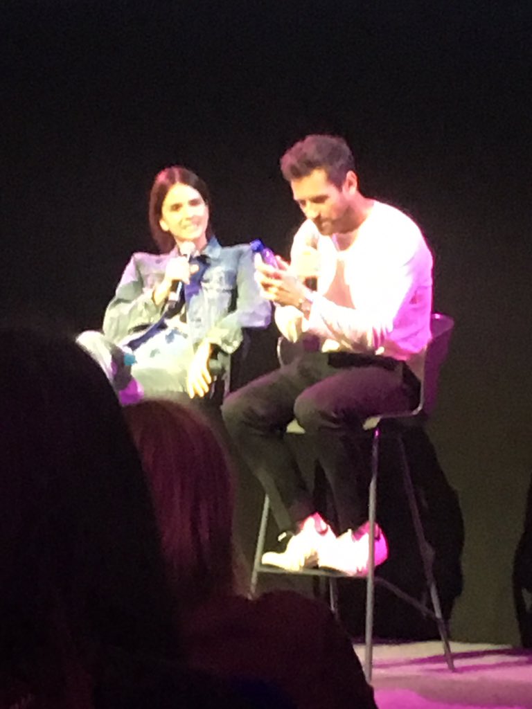 SHennigITA's tweet photo. #NEW — Shelley ( @shelleyhennig ) e Ian ( @IanBohen ) durante il loro panel alla #WereWolfConIV a Bruxelles, oggi. 🌸 https://t.co/opV9AwMU4K