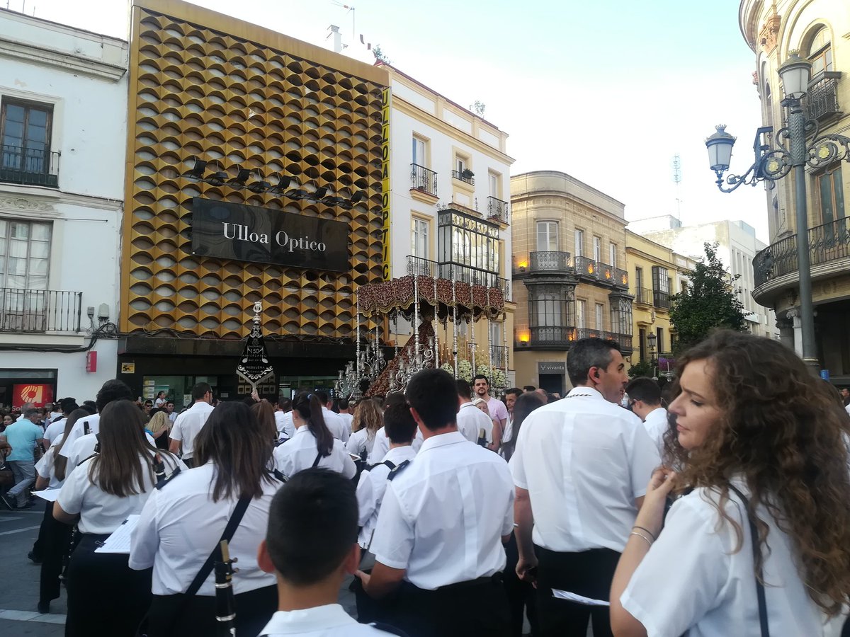 AFBMPalomares's tweet photo. Suenan "Esperanza Macarena" y "Procesión de Semana Santa en Sevilla" para encarar la Calle Larga @HermandadCristo #Jerez #RegresoaSanTelmo https://t.co/2NYz57mF0w
