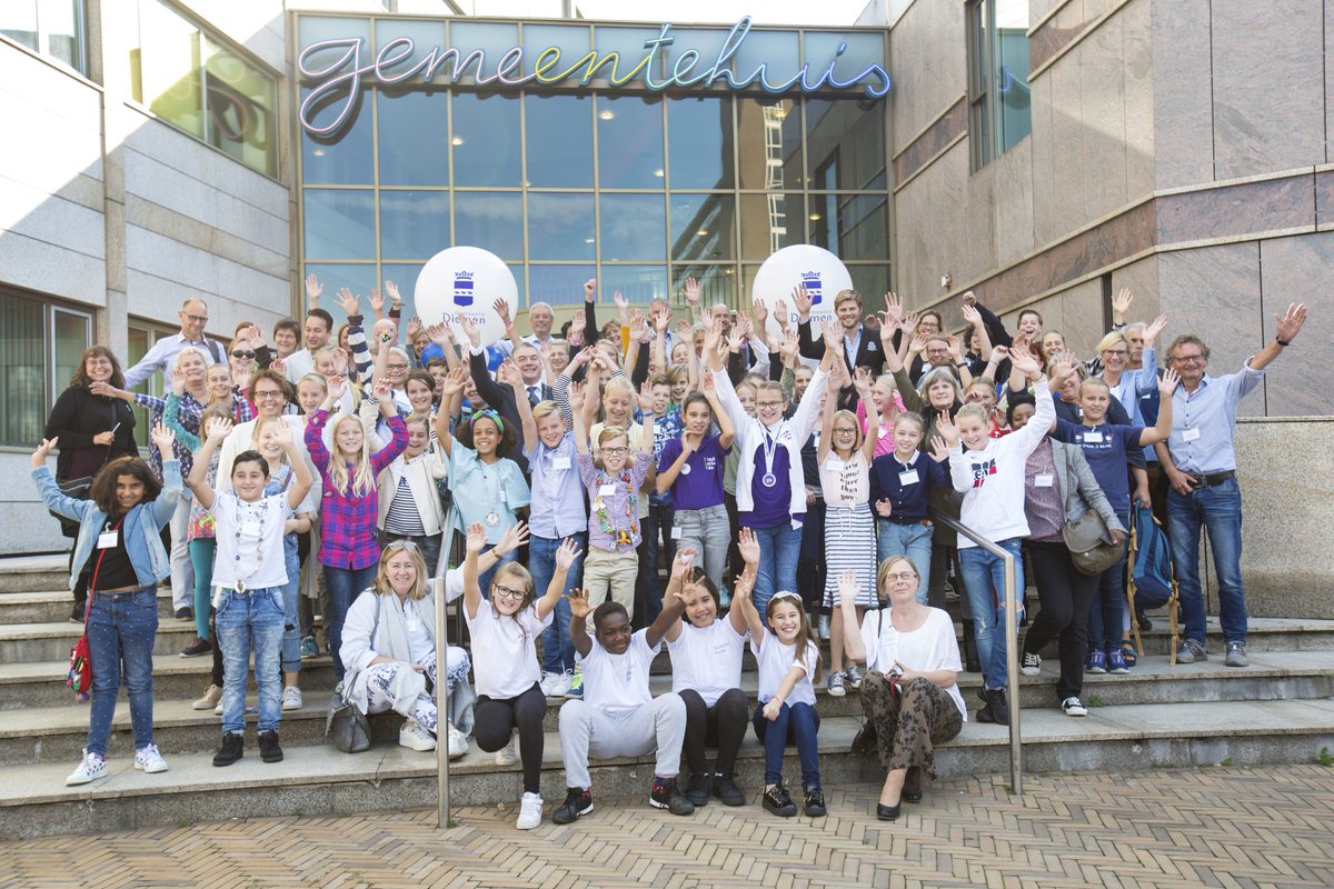 ErikBoog's tweet photo. De Landelijke Dag voor Kinderburgemeesters in Diemen was zaterdag een groot succes! Kinderburgemeesters, kinderraadsleden, kinderwethouders en begeleiders bedankt voor jullie komst naar @GemDiemen en veel succes met het uitvoeren van jullie plannen!
https://t.co/KsPjzyYVm8 https://t.co/DVSsjFl76n