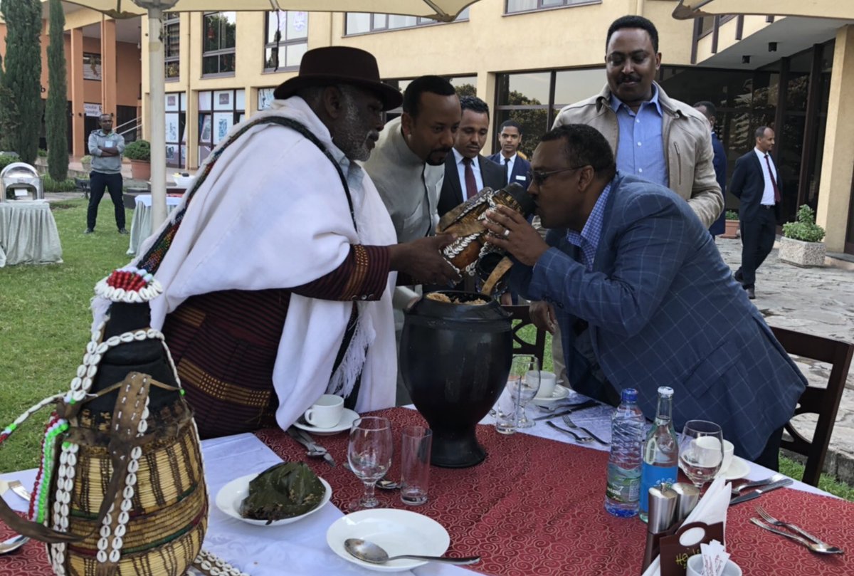fitsumaregaa's tweet photo. Earlier today, the leadership of EPRDF were welcomed &amp; blessed by the elders of the Sidama people. The leadership enjoyed a delicious traditional cuisine from Sidama area called Bursame &amp; homemade yogurt. It was served in traditional way that shows love &amp; togetherness. #Ethiopia. https://t.co/lkfvSkP9e3