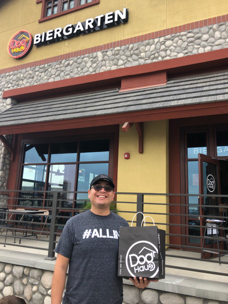 trev1083's tweet photo. Grand Opening #doghaus #numberonefan #grandopening @TheWoodyShow @DogHausDogs https://t.co/nLOolXaL0F