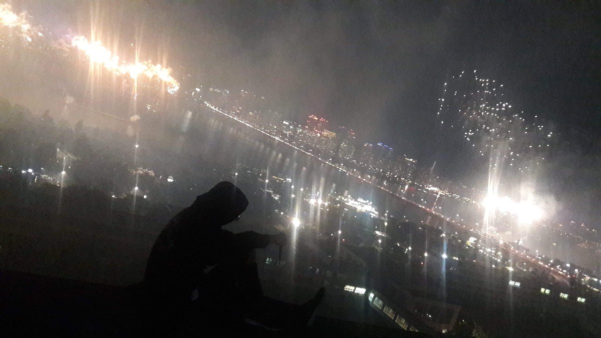 Bystander_DRS's tweet photo. 여의도 불꽃축제 #rooftoping
#한화서울세계불꽃축제 https://t.co/dcwDPvCIDT