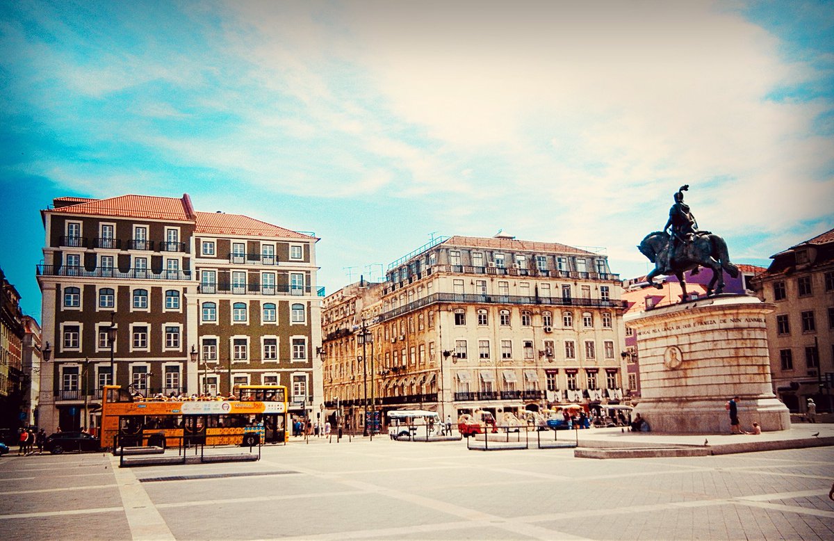FolderRed's tweet photo. When we travel to a new city, we always take a Hop on Hop off tour. It is a great way to see where all the main sites in the city are. You can then go back to those you want to spend more time at.
#Lisbon #Portugal #visitportugal #citytours #yellowbustour #familytravel https://t.co/KUwnuBZsXe