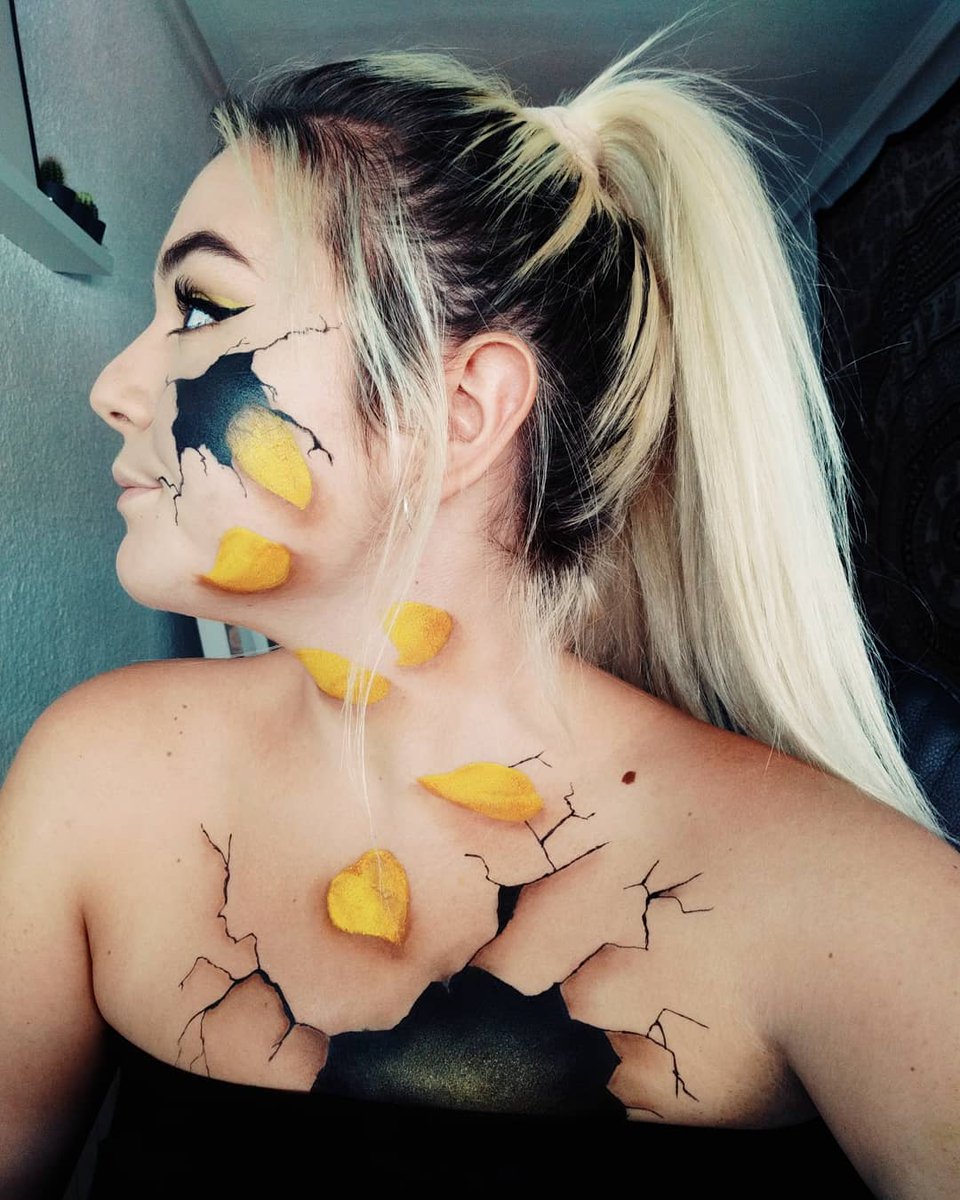 MadridClique's tweet photo. 🌻I'll morph to someone else 🌻

He hecho este maquillaje inspirado en el disco TRENCH de @twentyonepilots, este disco me ha inspirado muchísimo,  ¡se acercan más maquillajes sobre este disco!

#TRENCH #twentyonepilots #cliqueart #makeupoftheday #makeup https://t.co/0sv8TH0wrR