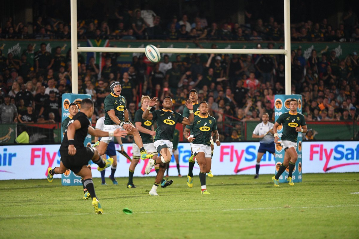 Springboks's tweet photo. Joy and glory for one. Pain and agony for the other. #Springbokgameday @MTNza @ASICS_ZA @FNBSA @CastleLagerSA https://t.co/EbfEQl51Ah
