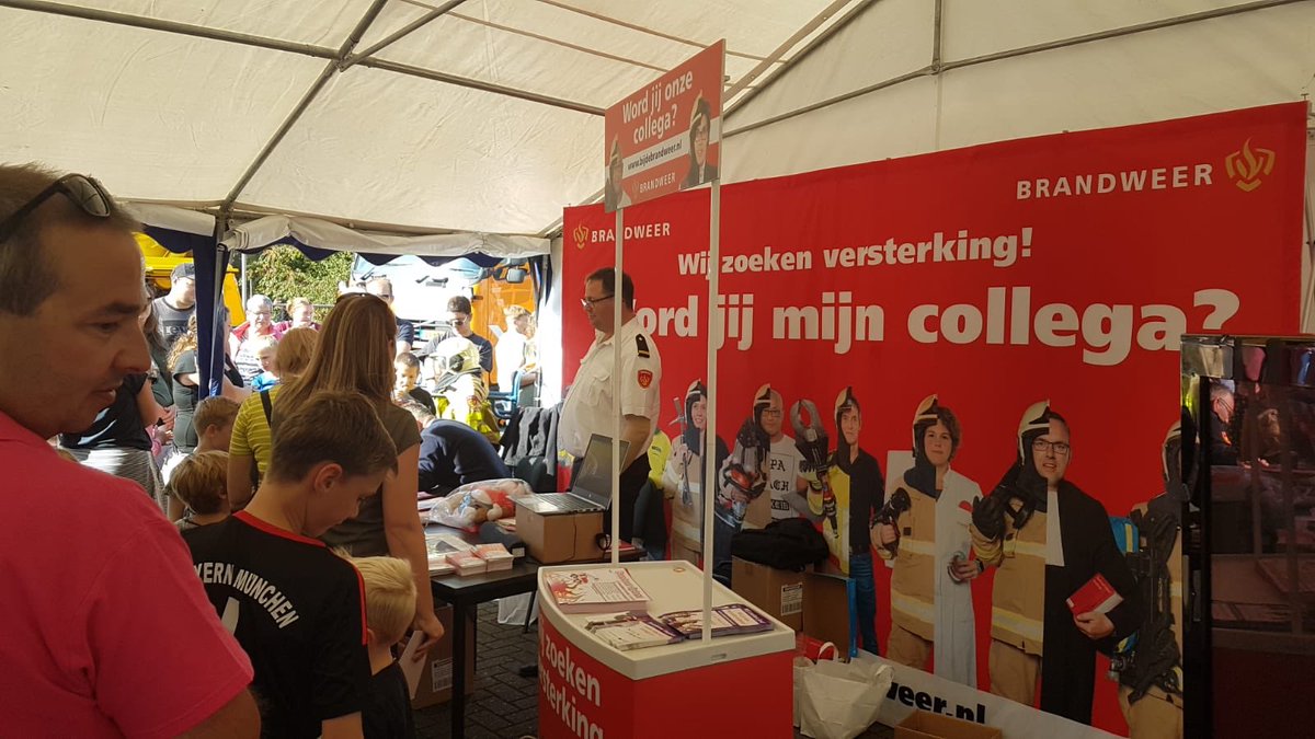 VNOGregio's tweet photo. 🚑🚔🚒Een prachtig #112event in Vaassen vandaag! Grote dank aan @BrwVaassen en vele andere collega’s van aanwezige hulpdiensten en overige partners. Zo’n 20.000 mensen genoten van oa spectaculaire demo’s 👍 Filmpje via https://t.co/OdinrnGZr6 https://t.co/CFhv3PQISs