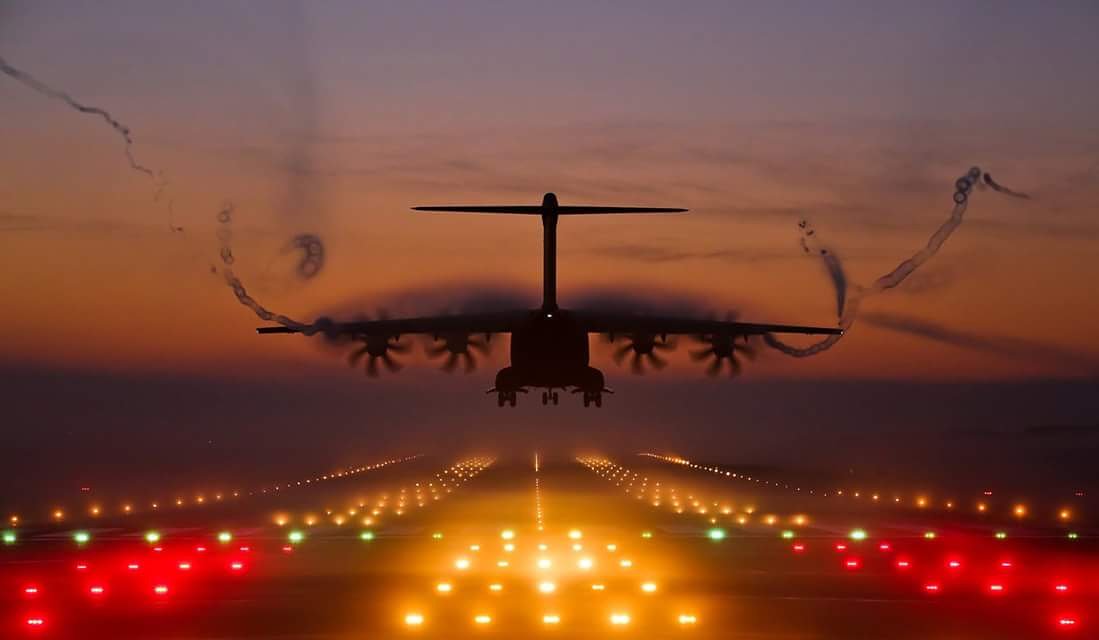 RT <a href="/RafPhotog/">RAF Photographer</a>: Here's your WINNER. A <a href="/RoyalAirForce/">Royal Air Force</a> <a href="/AirbusDefence/">Airbus Defence</a> A400M of <a href="/70SqnA400M/">70 Sqn A400M ATLAS</a>, <a href="/RAFBrizeNorton/">RAF Brize Norton</a> coming into land during a rather picturesque sunset as captured by Mr Andrew Lewis. A stunning shot &amp; worthy winner. Thank you to <a href="/CanonUKandIE/">Canon UK and Ireland</a> for sponsoring the competition