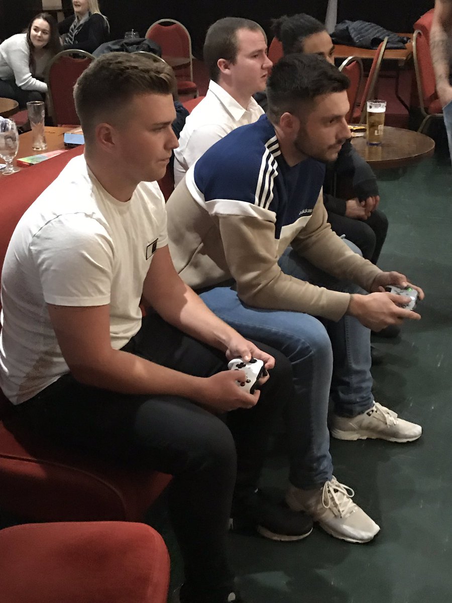 Fifa night final <a href="/StephenPettet/">Steve</a> @matty_simmons 
Who takes home the pot?? 💰💰💰💰