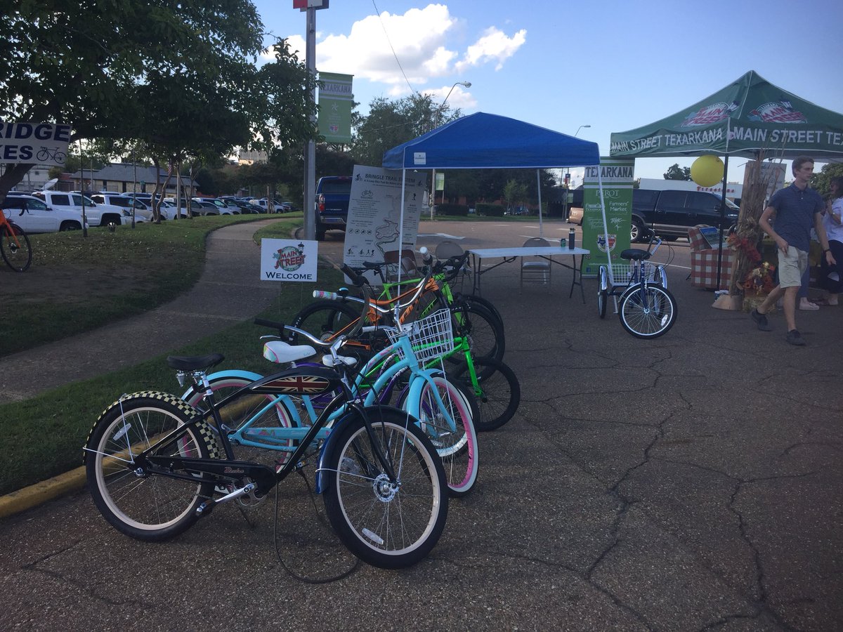 berridgebikes's tweet photo. We are hanging out at Dine on the Line in downtown Texarkana.  Come on by and make a donation to the Bringle MTB Trails and get a nice Klondike bar! https://t.co/f8Q1GmsEYx